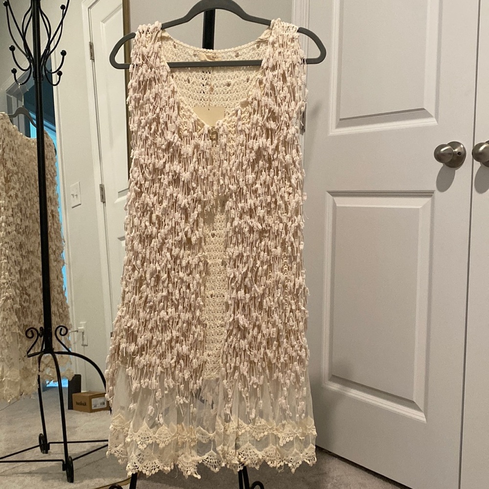 NWT! Fall photo ready! Women’s cream vest. Size S